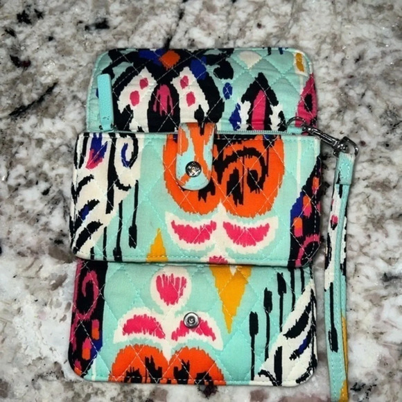 VERA BRADLEY Trifold Wristlet 2 for $22‎ ❇️ - Picture 6 of 7